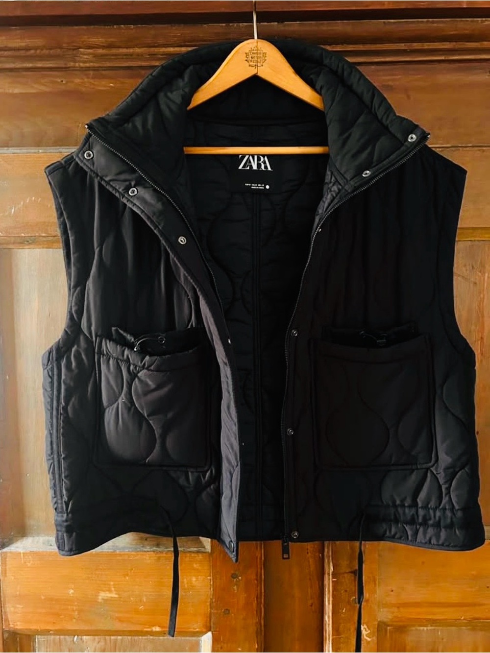 ZARA Women Black Sleeveless Quilted Puffer Vest